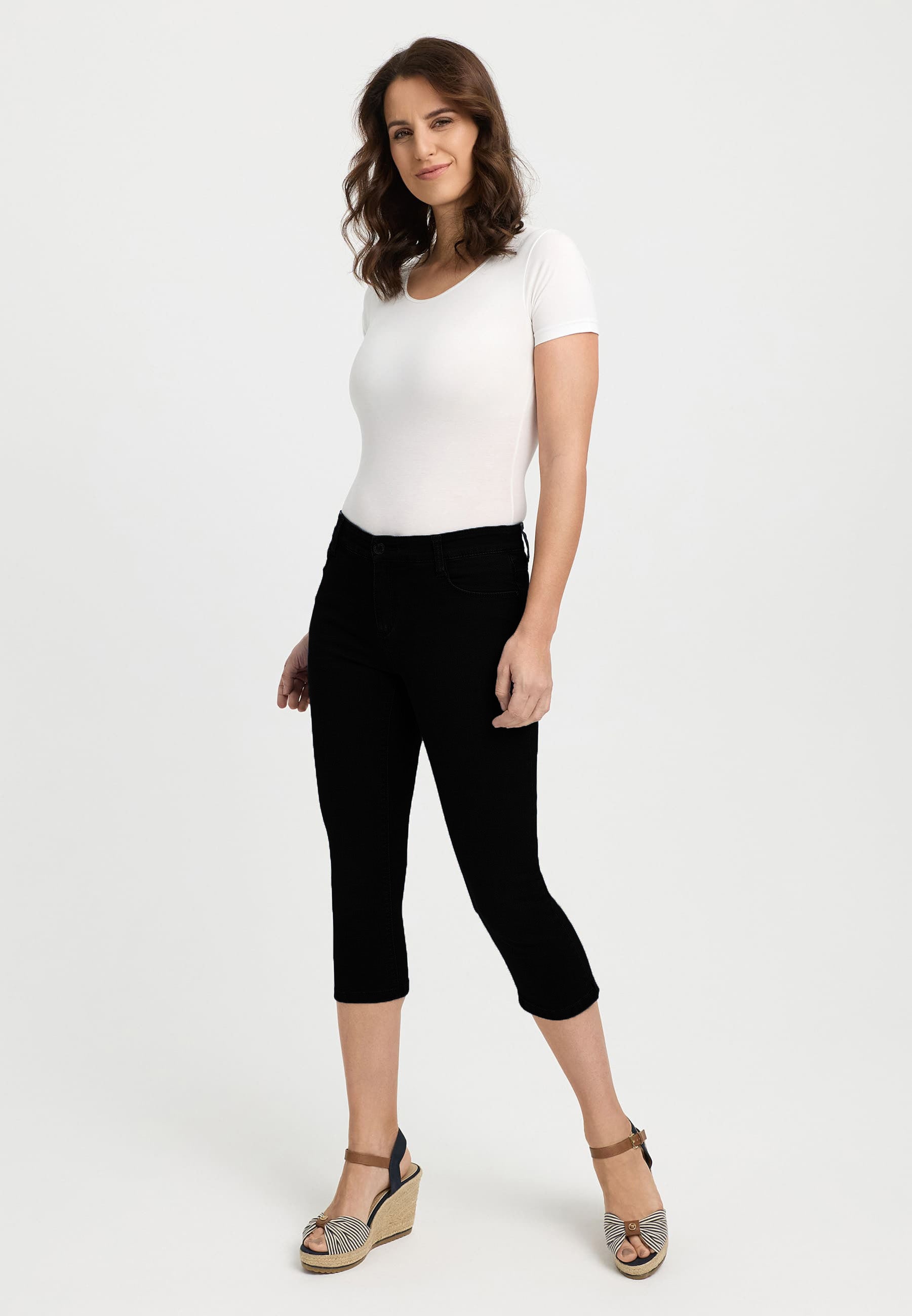 Capri - 220 Black / 4